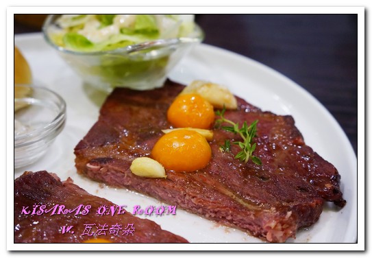 瓦法奇朵Waffogato(台北車站店)：北車連鎖美食．CP值超高的安格斯牛排與可頌甜甜圈──瓦法奇朵