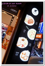 瓦法奇朵Waffogato(台北車站店)：北車連鎖美食．CP值超高的安格斯牛排與可頌甜甜圈──瓦法奇朵