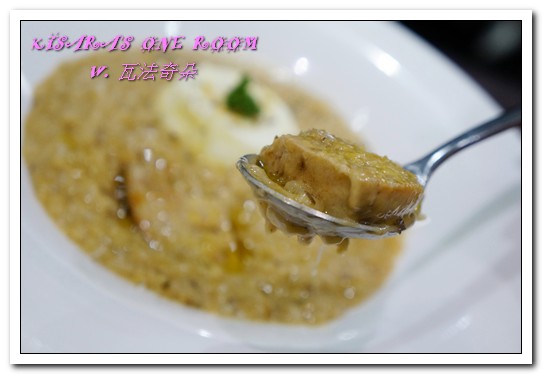 瓦法奇朵Waffogato(台北車站店)：北車連鎖美食．CP值超高的安格斯牛排與可頌甜甜圈──瓦法奇朵