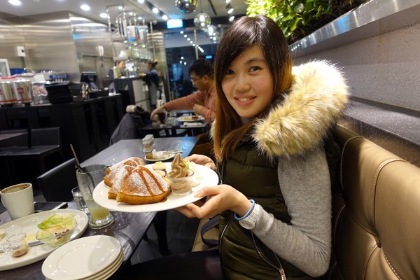 瓦法奇朵(台北車站店):(胖樺食記)主餐買一送二「瓦法奇朵(台北車站店)」。環境好服務佳適合團體聚餐聊天下午茶,誠品松菸店旁有分店