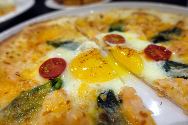 瓦法奇朵(台北車站店):(胖樺食記)主餐買一送二「瓦法奇朵(台北車站店)」。環境好服務佳適合團體聚餐聊天下午茶,誠品松菸店旁有分店