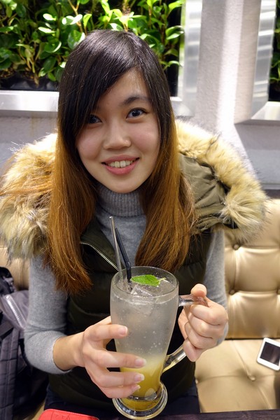 瓦法奇朵(台北車站店):(胖樺食記)主餐買一送二「瓦法奇朵(台北車站店)」。環境好服務佳適合團體聚餐聊天下午茶,誠品松菸店旁有分店