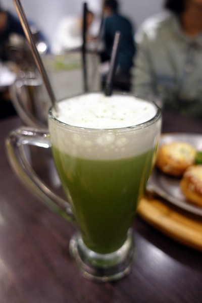 瓦法奇朵(台北車站店):(胖樺食記)主餐買一送二「瓦法奇朵(台北車站店)」。環境好服務佳適合團體聚餐聊天下午茶,誠品松菸店旁有分店