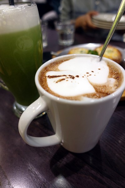 瓦法奇朵(台北車站店):(胖樺食記)主餐買一送二「瓦法奇朵(台北車站店)」。環境好服務佳適合團體聚餐聊天下午茶,誠品松菸店旁有分店