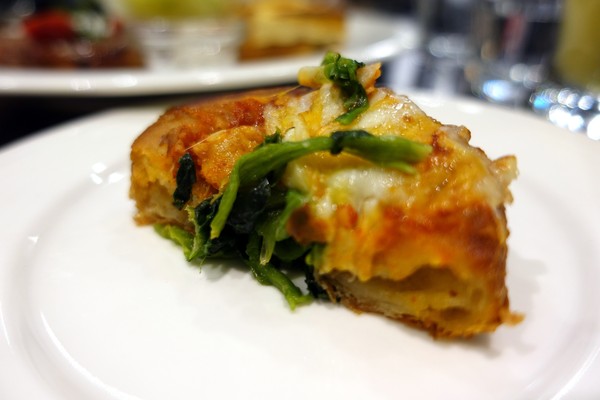 瓦法奇朵(台北車站店):(胖樺食記)主餐買一送二「瓦法奇朵(台北車站店)」。環境好服務佳適合團體聚餐聊天下午茶,誠品松菸店旁有分店