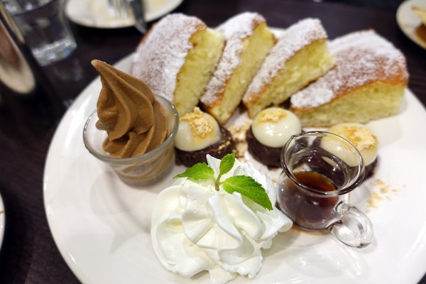 瓦法奇朵(台北車站店):(胖樺食記)主餐買一送二「瓦法奇朵(台北車站店)」。環境好服務佳適合團體聚餐聊天下午茶,誠品松菸店旁有分店