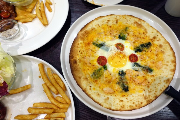 瓦法奇朵(台北車站店):(胖樺食記)主餐買一送二「瓦法奇朵(台北車站店)」。環境好服務佳適合團體聚餐聊天下午茶,誠品松菸店旁有分店