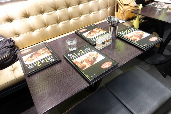 瓦法奇朵(台北車站店):(胖樺食記)主餐買一送二「瓦法奇朵(台北車站店)」。環境好服務佳適合團體聚餐聊天下午茶,誠品松菸店旁有分店