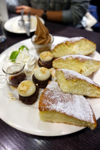 瓦法奇朵(台北車站店):(胖樺食記)主餐買一送二「瓦法奇朵(台北車站店)」。環境好服務佳適合團體聚餐聊天下午茶,誠品松菸店旁有分店