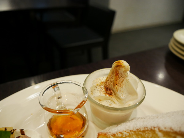 瓦法奇朵(台北車站店)：【瓦法奇朵(台北車站店)】美國安格斯牛大肋眼12 oz松露薯條佐XO醬美奶滋表現出色