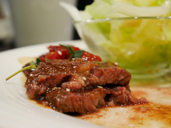 瓦法奇朵(台北車站店)：【瓦法奇朵(台北車站店)】美國安格斯牛大肋眼12 oz松露薯條佐XO醬美奶滋表現出色