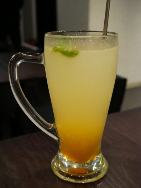 瓦法奇朵(台北車站店)：【瓦法奇朵(台北車站店)】美國安格斯牛大肋眼12 oz松露薯條佐XO醬美奶滋表現出色