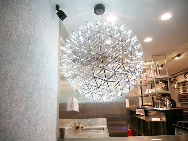 瓦法奇朵(台北車站店)：【瓦法奇朵(台北車站店)】美國安格斯牛大肋眼12 oz松露薯條佐XO醬美奶滋表現出色