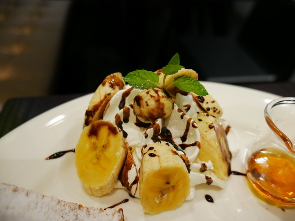 瓦法奇朵(台北車站店)：【瓦法奇朵(台北車站店)】美國安格斯牛大肋眼12 oz松露薯條佐XO醬美奶滋表現出色