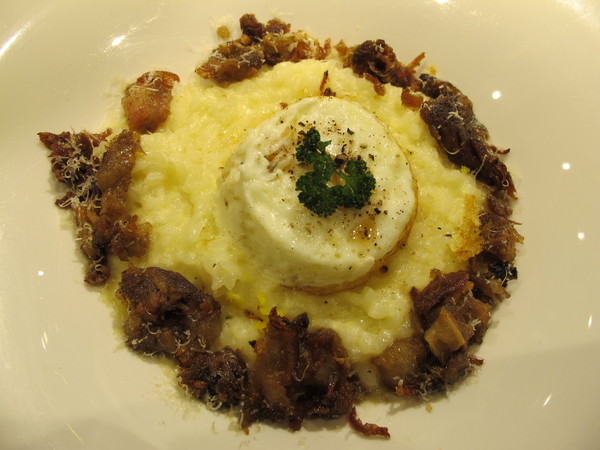 瓦法奇朵(台北車站店):瓦法奇朵台北車站店~~手撕牛胸肉蛋黃燉飯及香蕉厚鬆餅,超推薦!!