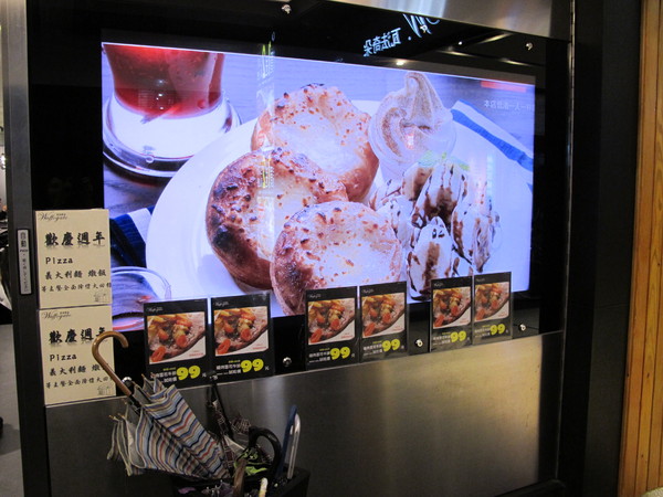 瓦法奇朵(台北車站店):瓦法奇朵台北車站店~~手撕牛胸肉蛋黃燉飯及香蕉厚鬆餅,超推薦!!