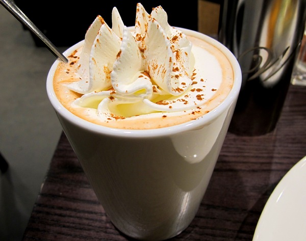 瓦法奇朵(台北車站店):瓦法奇朵台北車站店~~手撕牛胸肉蛋黃燉飯及香蕉厚鬆餅,超推薦!!