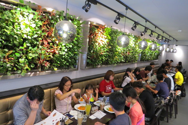 瓦法奇朵Waffogato(台北車站店)： ★蝦米!  整塊◇◇牛排牛肉麵只要99元(@[]@!!)         来