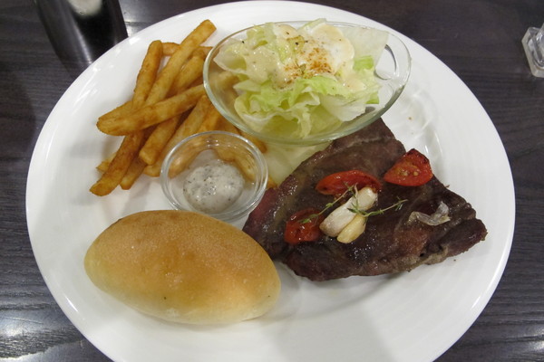 瓦法奇朵Waffogato(台北車站店):((瓦法奇朵西餐廳信陽店))*台北必吃美食* 安格斯牛排牛肉麵、沙朗牛排,親民價格好滋味,適合親朋好友來聚餐喔!