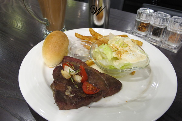 瓦法奇朵Waffogato(台北車站店):((瓦法奇朵西餐廳信陽店))*台北必吃美食* 安格斯牛排牛肉麵、沙朗牛排,親民價格好滋味,適合親朋好友來聚餐喔!