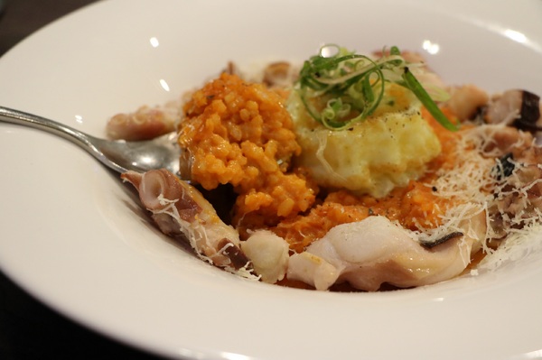 瓦法奇朵Waffogato(台北車站店):下雨天~就來這唄☺ 服務好,食物好吃,便宜,CP值高~