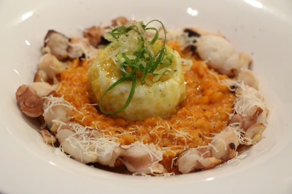 瓦法奇朵Waffogato(台北車站店):下雨天~就來這唄☺ 服務好,食物好吃,便宜,CP值高~