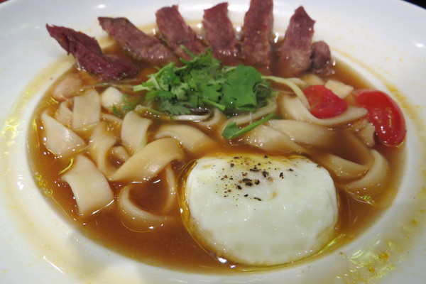 瓦法奇朵Waffogato(台北車站店):【台北市中正區】。瓦法奇朵 Waffogato 。上班族好去處!絕無僅有的安格斯牛排牛肉麵只要99元!