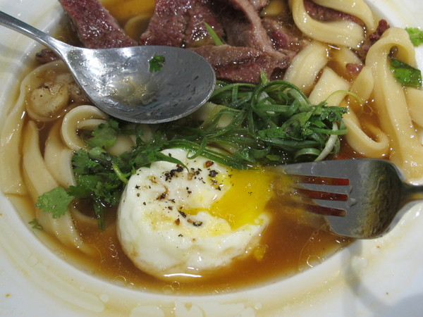 瓦法奇朵Waffogato(台北車站店):(Waffogato_瓦法奇朵站前店~美味食記)。高CP值餐廳推薦~安格斯牛排牛肉麵、雪花牛排皆只要99元~~