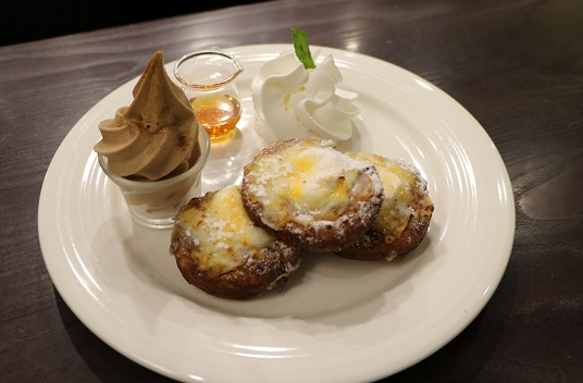 瓦法奇朵Waffogato(台北車站店)：▌~美味食記~Waffogato 瓦法奇朵 台北火車站 ▌高級的沙朗牛排特價只要199元！女生為之瘋狂的焗烤甜甜圈！