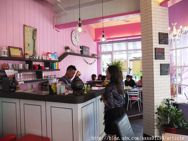 提姆胖胖Tim pang pang 早午餐&輕食：【美食特搜。屏東市】提姆胖胖早午餐(TIM PANG PANG)。屏東早午餐口袋名單 粉紅色調打造夢幻特色店