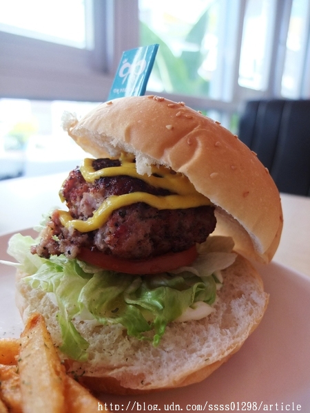 提姆胖胖Tim pang pang 早午餐&輕食：【美食特搜。屏東市】提姆胖胖早午餐(TIM PANG PANG)。屏東早午餐口袋名單 粉紅色調打造夢幻特色店