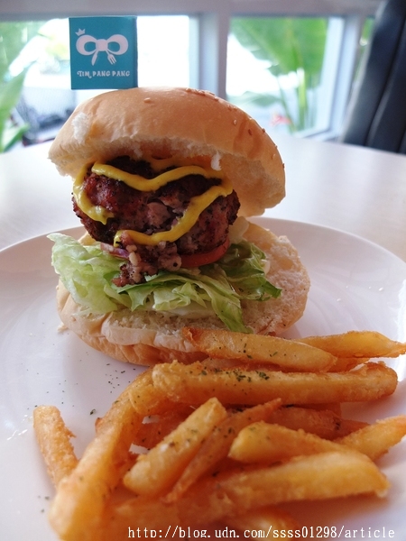 提姆胖胖Tim pang pang 早午餐&輕食：【美食特搜。屏東市】提姆胖胖早午餐(TIM PANG PANG)。屏東早午餐口袋名單 粉紅色調打造夢幻特色店