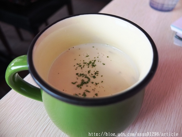 提姆胖胖Tim pang pang 早午餐&輕食：【美食特搜。屏東市】提姆胖胖早午餐(TIM PANG PANG)。屏東早午餐口袋名單 粉紅色調打造夢幻特色店