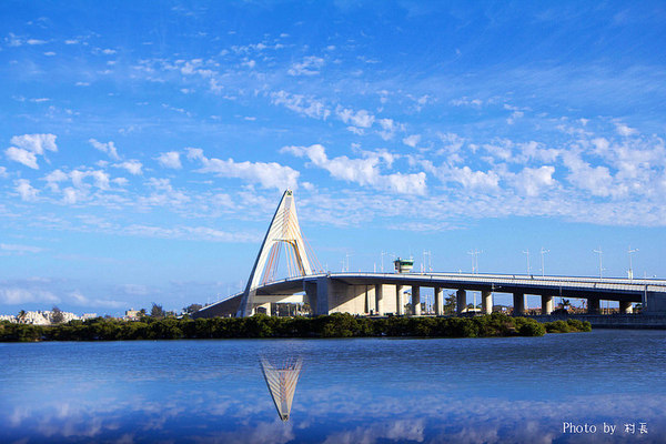 變形特區咖啡輕食館：【食記】｛屏東。東港鎮｝與大黃蜂在變形特區約會