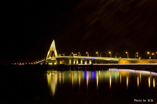 變形特區咖啡輕食館：【食記】｛屏東。東港鎮｝與大黃蜂在變形特區約會