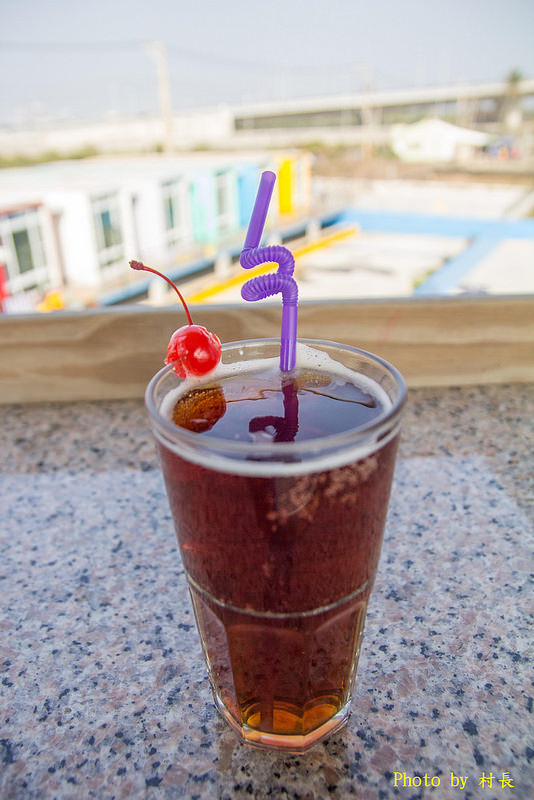 變形特區咖啡輕食館：【食記】｛屏東。東港鎮｝與大黃蜂在變形特區約會