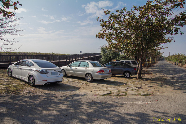 變形特區咖啡輕食館：【食記】｛屏東。東港鎮｝與大黃蜂在變形特區約會