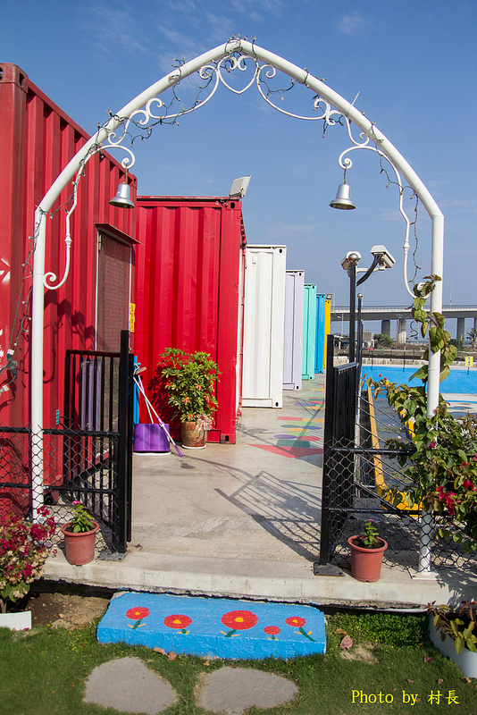 變形特區咖啡輕食館：【食記】｛屏東。東港鎮｝與大黃蜂在變形特區約會