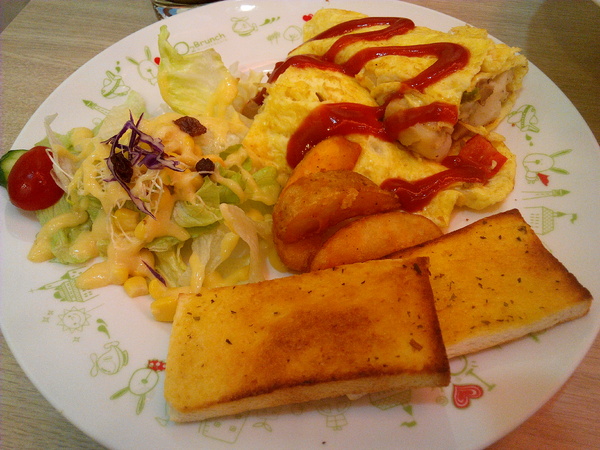 O2 Brunch & Café 歐圖早午餐咖啡廚房(新市南科店):【臺南Ω新市區】O2 Brunch & Café 歐圖早午餐咖啡廚房(新市南科店)。適合家庭、朋友聚餐的溫馨小天地