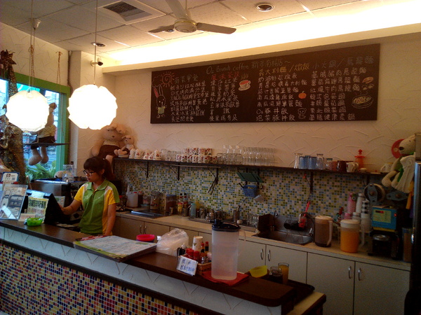 O2 Brunch & Café 歐圖早午餐咖啡廚房(新市南科店):【臺南Ω新市區】O2 Brunch & Café 歐圖早午餐咖啡廚房(新市南科店)。適合家庭、朋友聚餐的溫馨小天地