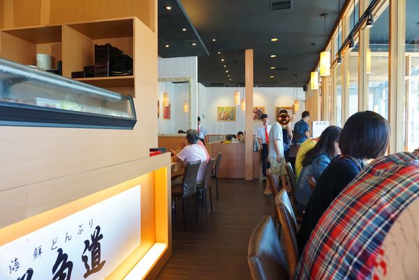 東海鮮魚道：※ 東海鮮魚道 ※【星羽愛美食-台中南屯】原喜多樂轉型平價丼飯，價格平實鮭魚軟嫩鮮美，用餐氣氛和附餐卻不得我們心~