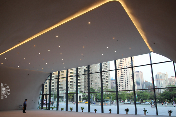 台中國家歌劇院:參觀臺中國家歌劇院✪美聲涵洞、臺中新地標~103.11.05