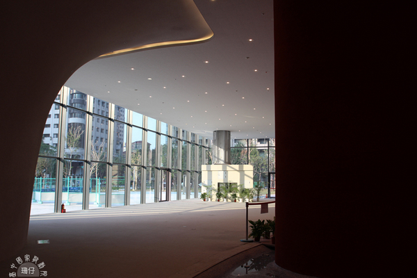 台中國家歌劇院:參觀臺中國家歌劇院✪美聲涵洞、臺中新地標~103.11.05