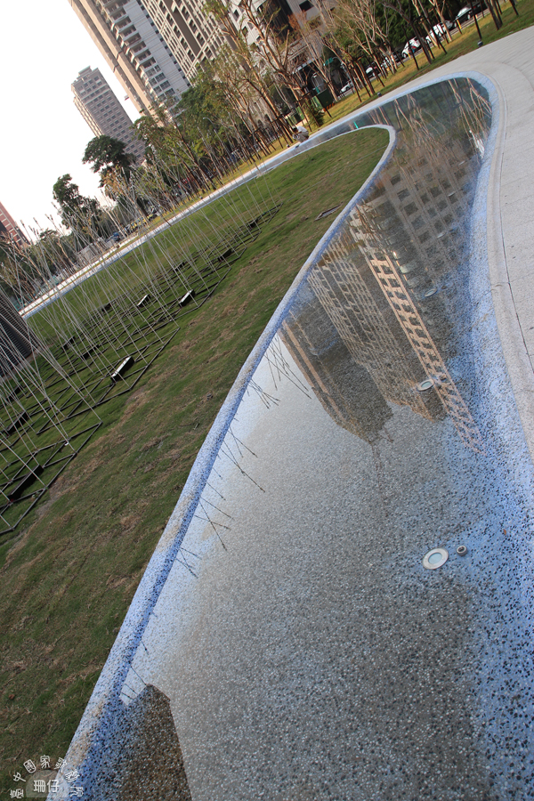 台中國家歌劇院:參觀臺中國家歌劇院✪美聲涵洞、臺中新地標~103.11.05