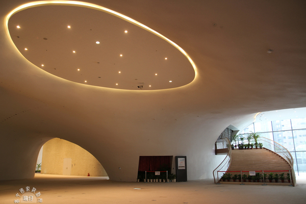 台中國家歌劇院:參觀臺中國家歌劇院✪美聲涵洞、臺中新地標~103.11.05