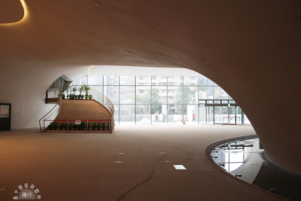 台中國家歌劇院:參觀臺中國家歌劇院✪美聲涵洞、臺中新地標~103.11.05