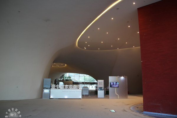 台中國家歌劇院:參觀臺中國家歌劇院✪美聲涵洞、臺中新地標~103.11.05