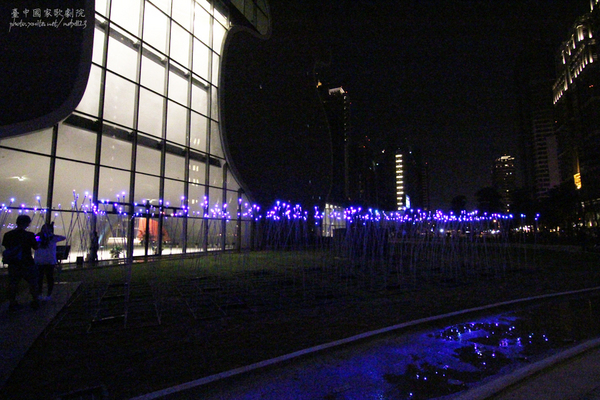 台中國家歌劇院:參觀臺中國家歌劇院✪美聲涵洞、臺中新地標~103.11.05