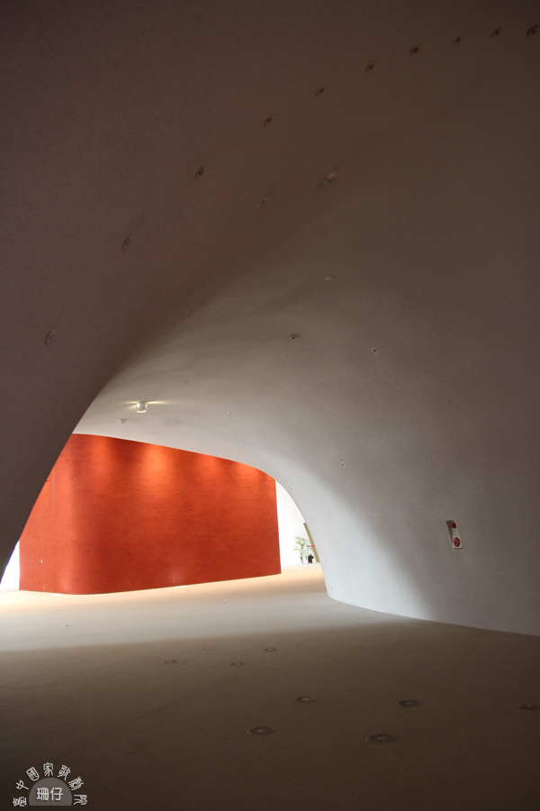 台中國家歌劇院:參觀臺中國家歌劇院✪美聲涵洞、臺中新地標~103.11.05