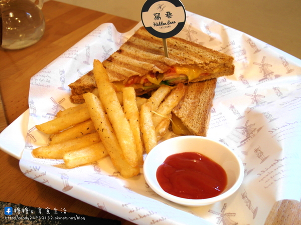 窩巷-Hidden Lane:〖台中│美食〗窩巷-Hidden Lane ❤ 隱藏於巷弄中的日式老宅甜點店,充滿著懷舊復古風,甜點擺盤超華麗~~冬季草莓新鮮上市!!